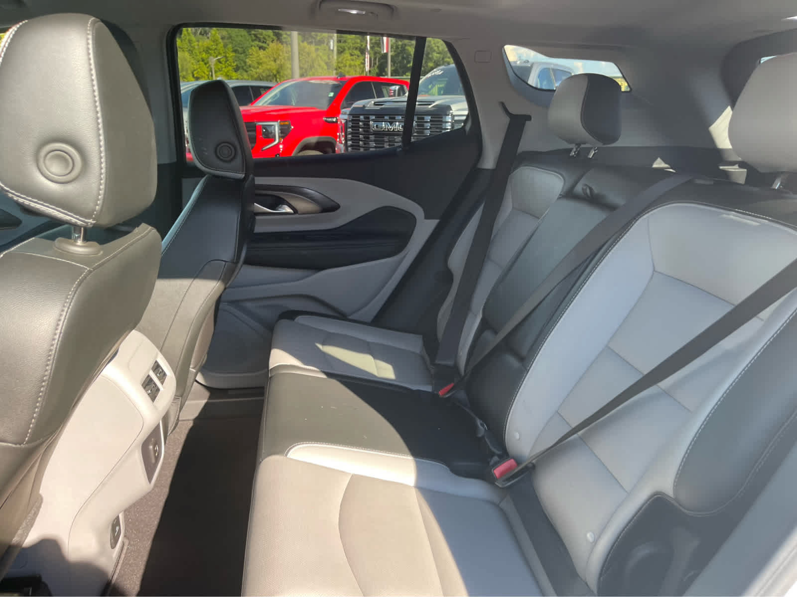 Used 2024 GMC Terrain SLT w/ Tech Package FWD image 21