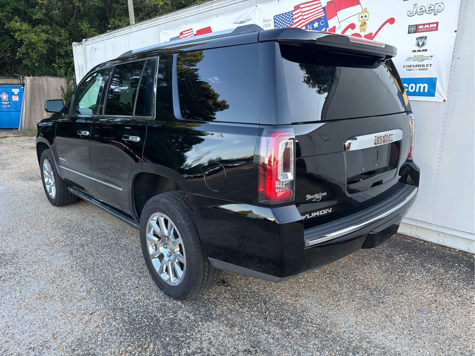 Used 2015 GMC Yukon Denali w/ Touring Package AWD/4WD image 8