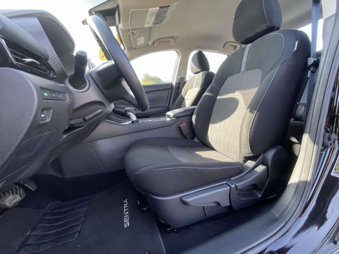 Used 2025 Nissan Sentra SV FWD image 17