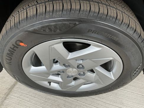 Used 2026 Hyundai Kona SE FWD image 9