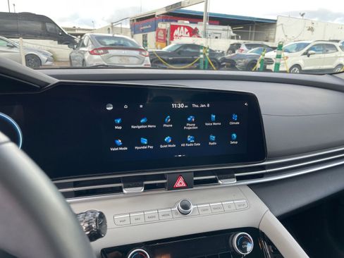 Used 2025 Hyundai Elantra Limited image 21