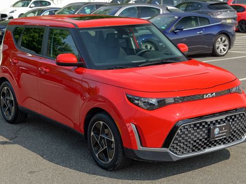 Used 2023 Kia Soul EX FWD image 9