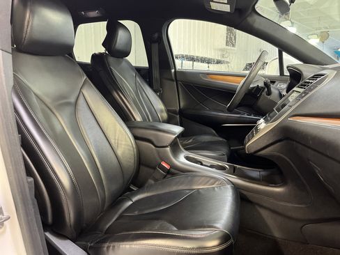 Used 2017 Lincoln MKC Select w/ Select Plus Package image 16