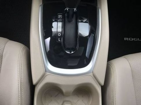 Used 2016 Nissan Rogue SL w/ SL Premium Package AWD/4WD image 19