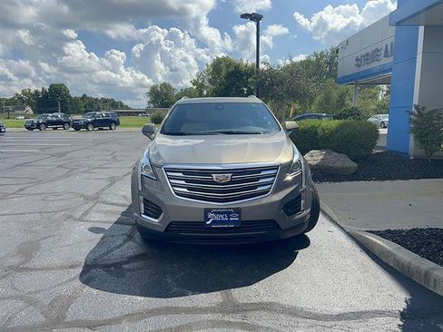 Used 2018 Cadillac XT5 Luxury w/ Driver Awareness Package AWD/4WD image 2