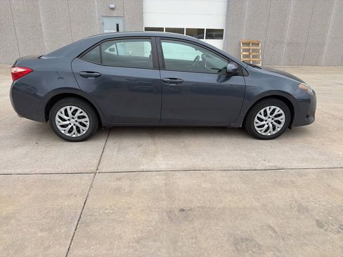 Used 2018 Toyota Corolla LE image 2
