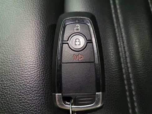 Used 2024 Ford Edge SEL image 32