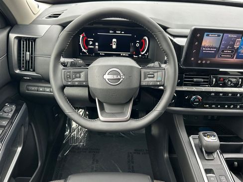 New 2026 Nissan Pathfinder SL image 17