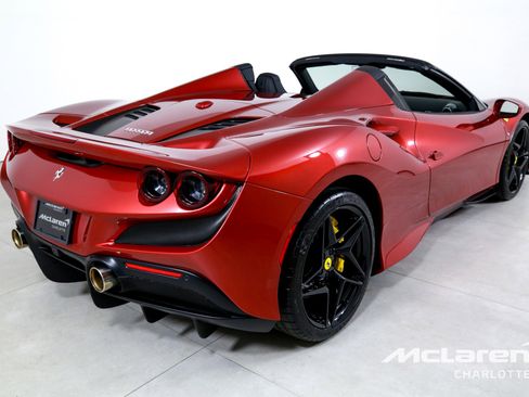Used 2022 Ferrari F8 Tributo image 9