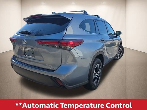 Used 2022 Toyota Highlander XLE image 6