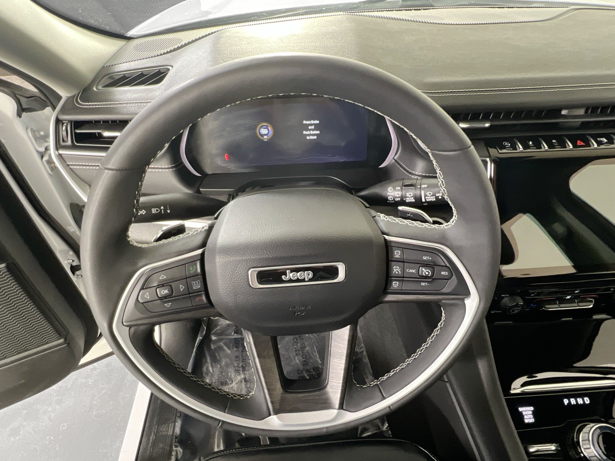 Used 2023 Jeep Grand Cherokee Limited AWD/4WD image 11