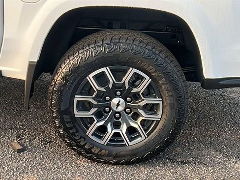 New 2026 Chevrolet Colorado Z71 image 9