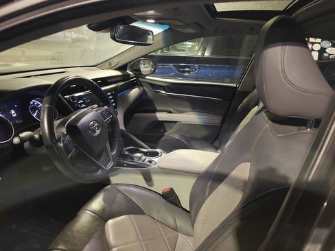 Used 2018 Toyota Camry XLE image 6