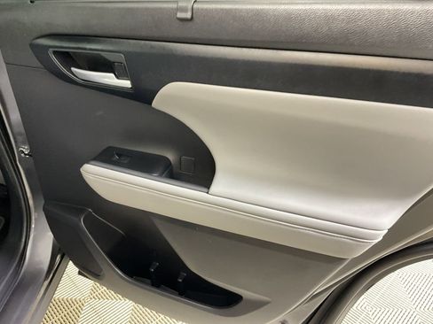 Used 2024 Toyota Highlander XLE image 24