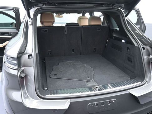 Used 2025 Porsche Cayenne image 16