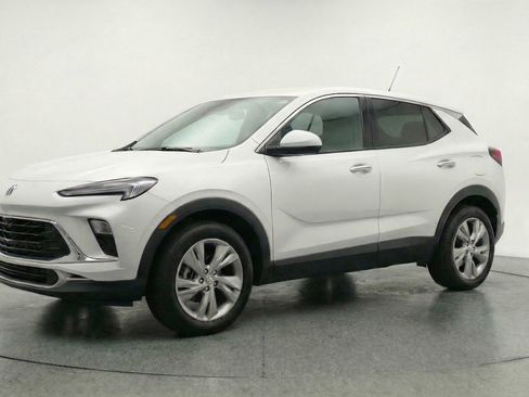 Used 2025 Buick Encore GX Preferred AWD/4WD image 3