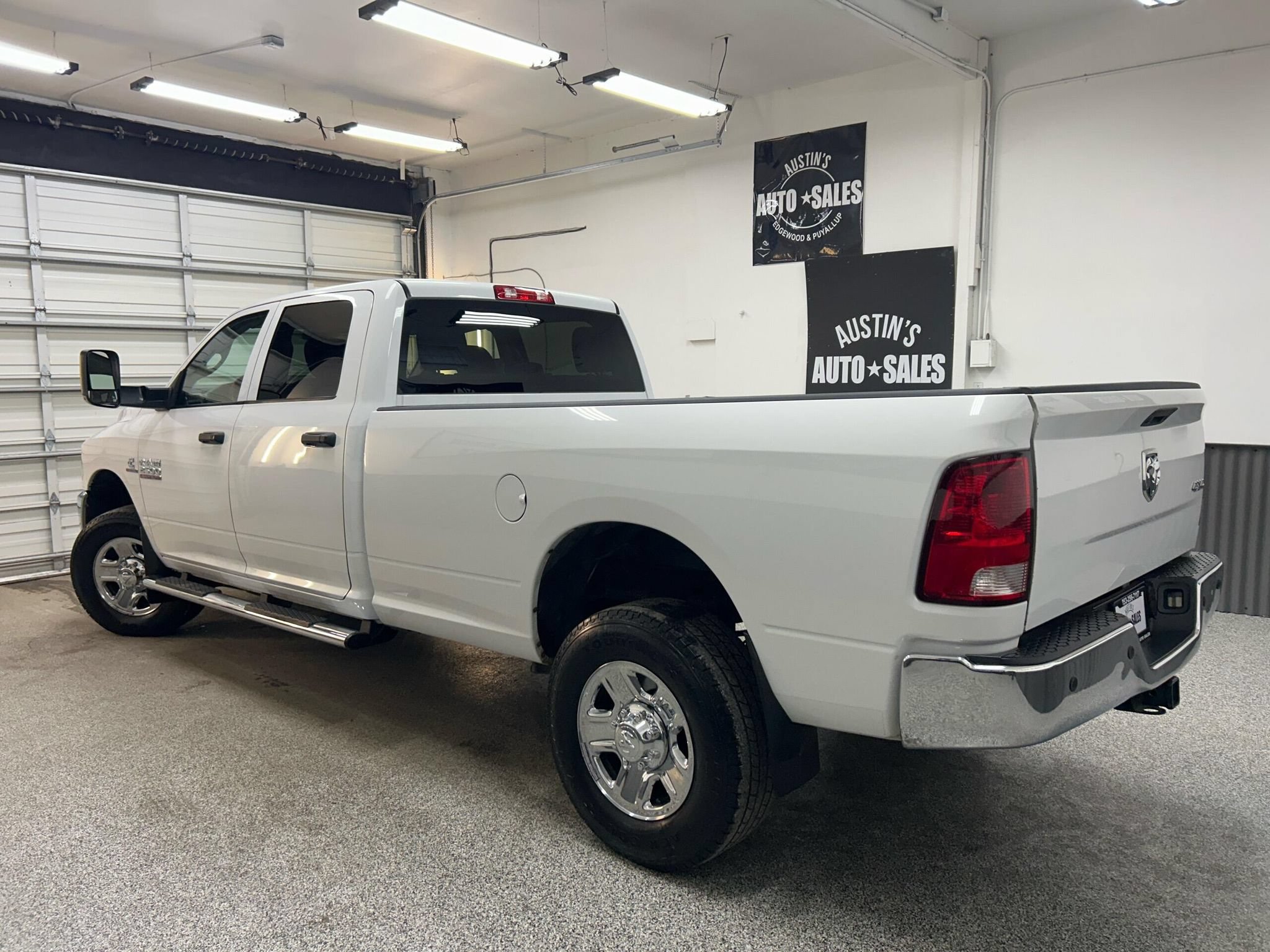 Used 2018 RAM 2500 Tradesman w/ Chrome Appearance Group AWD/4WD image 4