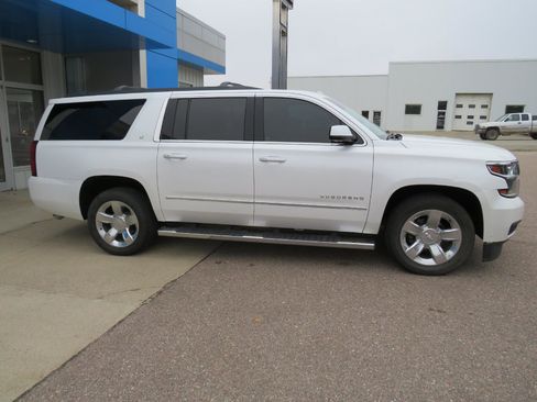Used 2018 Chevrolet Suburban LT w/ LT Signature Package image 15