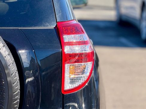 Used 2012 Toyota RAV4 FWD image 5