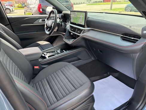 Used 2025 Ford Explorer ST-Line w/ Premium Package image 41