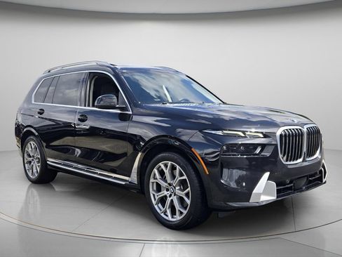 Used 2024 BMW X7 xDrive40i w/ Premium Package AWD/4WD image 9