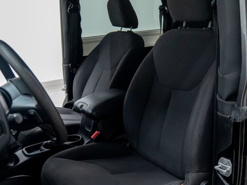 Used 2018 Jeep Wrangler Sport AWD/4WD image 26