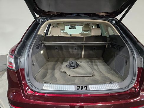 Used 2019 Lincoln Nautilus Reserve w/ Driver Assistance Package image 34