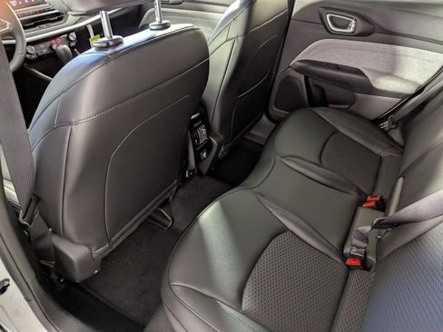 New 2026 Jeep Compass Latitude image 15