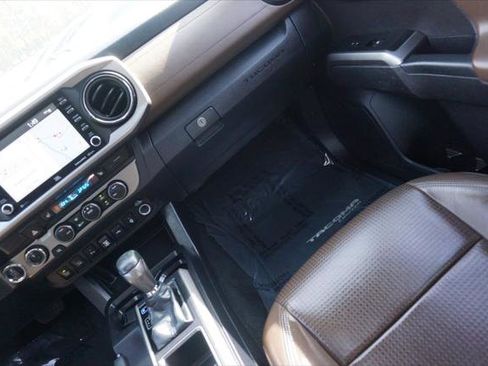 Used 2021 Toyota Tacoma Limited image 27