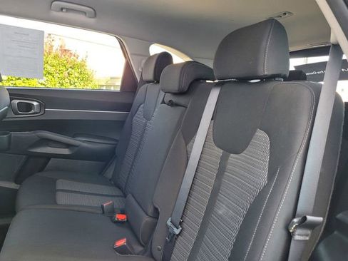 Certified 2023 Kia Sorento LX AWD/4WD image 16