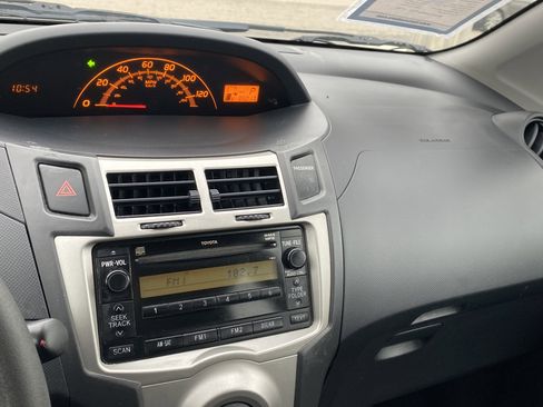 Used 2009 Toyota Yaris 4-Door Hatchback image 13
