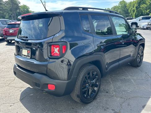 Used 2017 Jeep Renegade Altitude FWD image 6