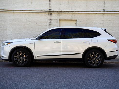 Used 2023 Acura MDX A-Spec image 3