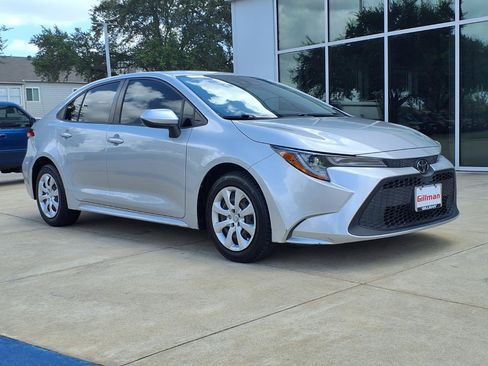 Used 2021 Toyota Corolla LE FWD image 2