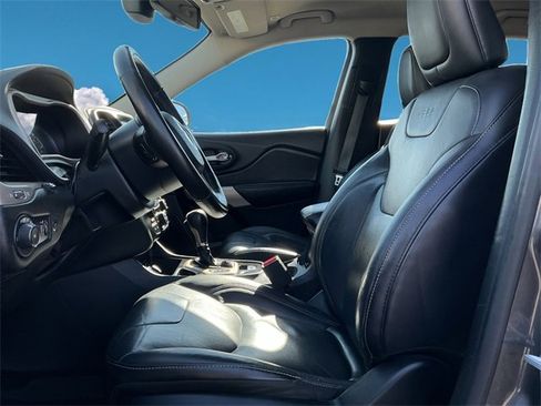 Used 2018 Jeep Cherokee Limited w/ High Altitude Package image 7