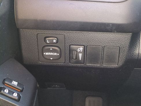 Used 2016 Toyota RAV4 LE image 21