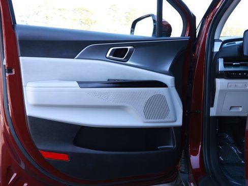 Used 2024 Kia Carnival LX image 22