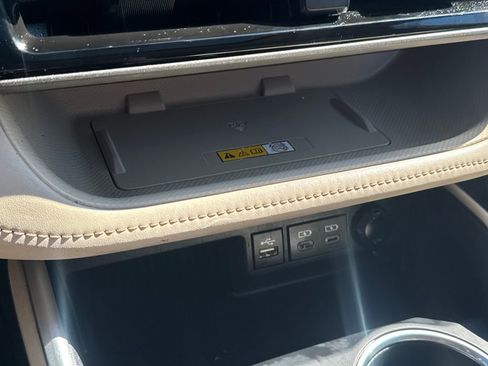 Used 2024 Toyota Highlander XLE AWD/4WD image 28