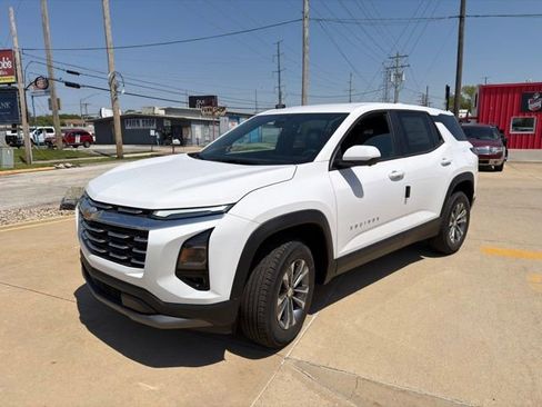 New 2026 Chevrolet Equinox LT w/ Convenience Package II AWD/4WD image 3