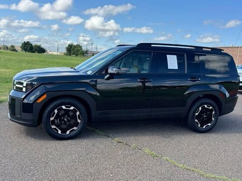 Used 2025 Hyundai Santa Fe SEL FWD image 3