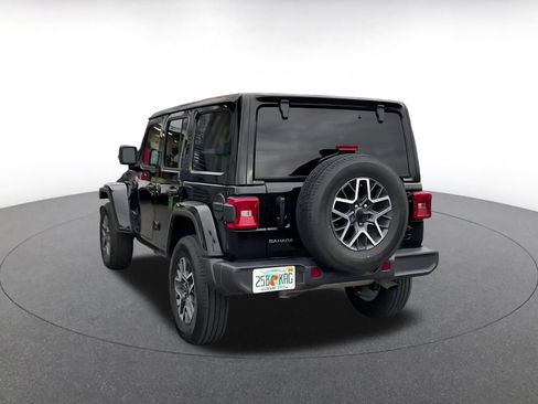 Used 2025 Jeep Wrangler Sahara image 11