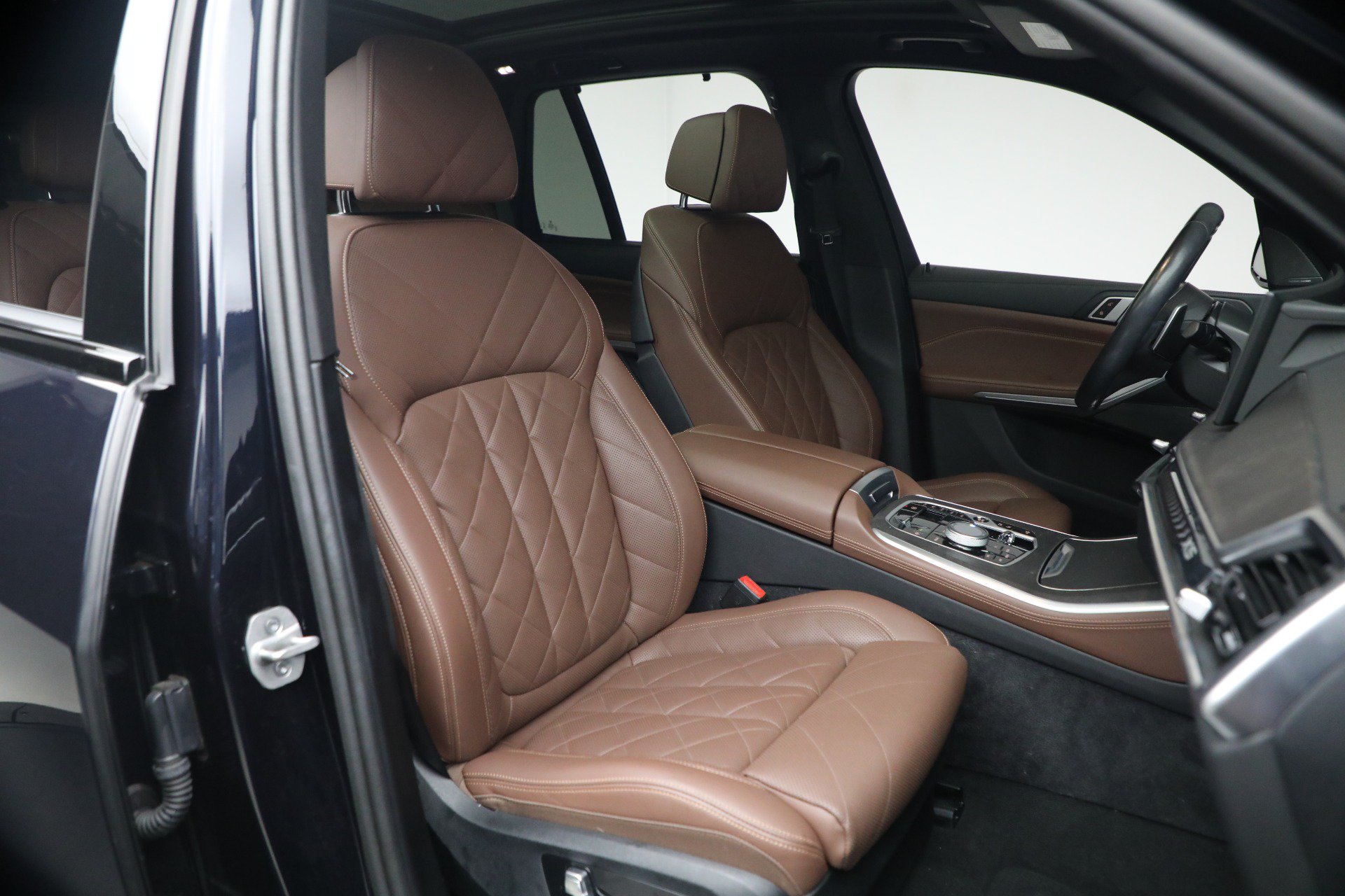 Used 2024 BMW X5 xDrive50e w/ Executive Package AWD/4WD image 17