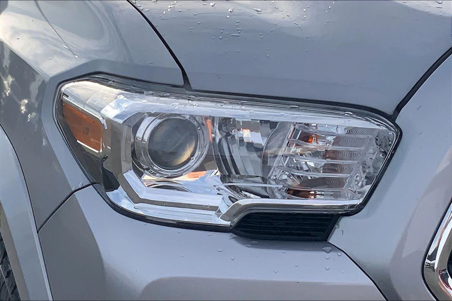 Used 2019 Toyota Tacoma SR5 AWD/4WD image 28