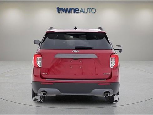 Used 2021 Ford Explorer XLT w/ Equipment Group 202A image 4