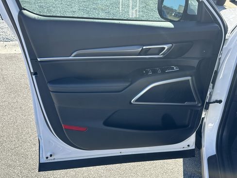 Used 2025 Kia Telluride S image 13