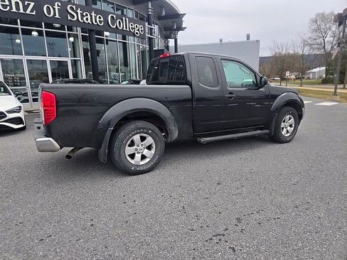 Used 2010 Nissan Frontier SE w/ SE Value Truck Pkg image 3