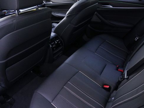 Used 2023 BMW M550i xDrive w/ Executive Package AWD/4WD image 36