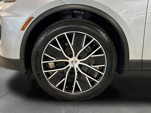 New 2025 Porsche Macan Electric image 12