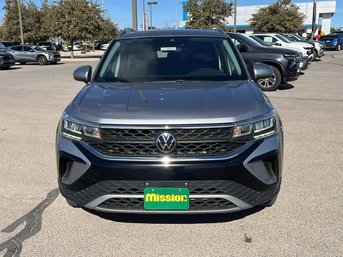 Used 2023 Volkswagen Taos SE image 2
