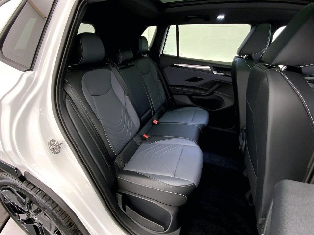 New 2026 Volkswagen Tiguan SE R-Line FWD image 10
